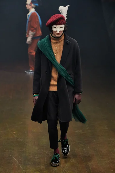 Look 13